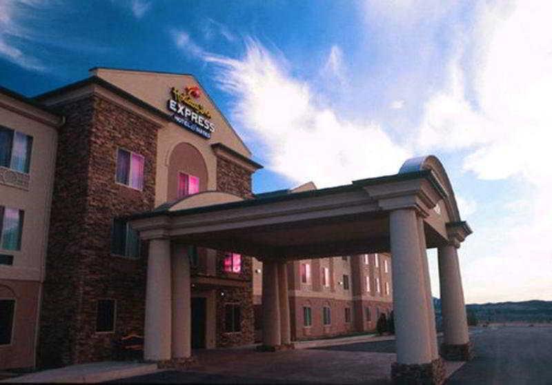 Holiday Inn Express Hotel & Suites Cedar City By Ihg Exterior photo